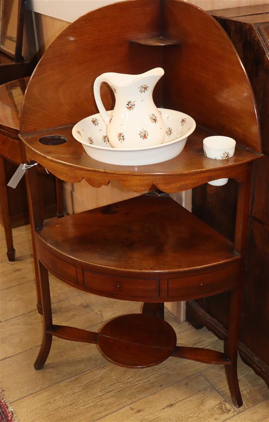 A Regency mahogany corner washstand with basin and jug W.approx. 67cm